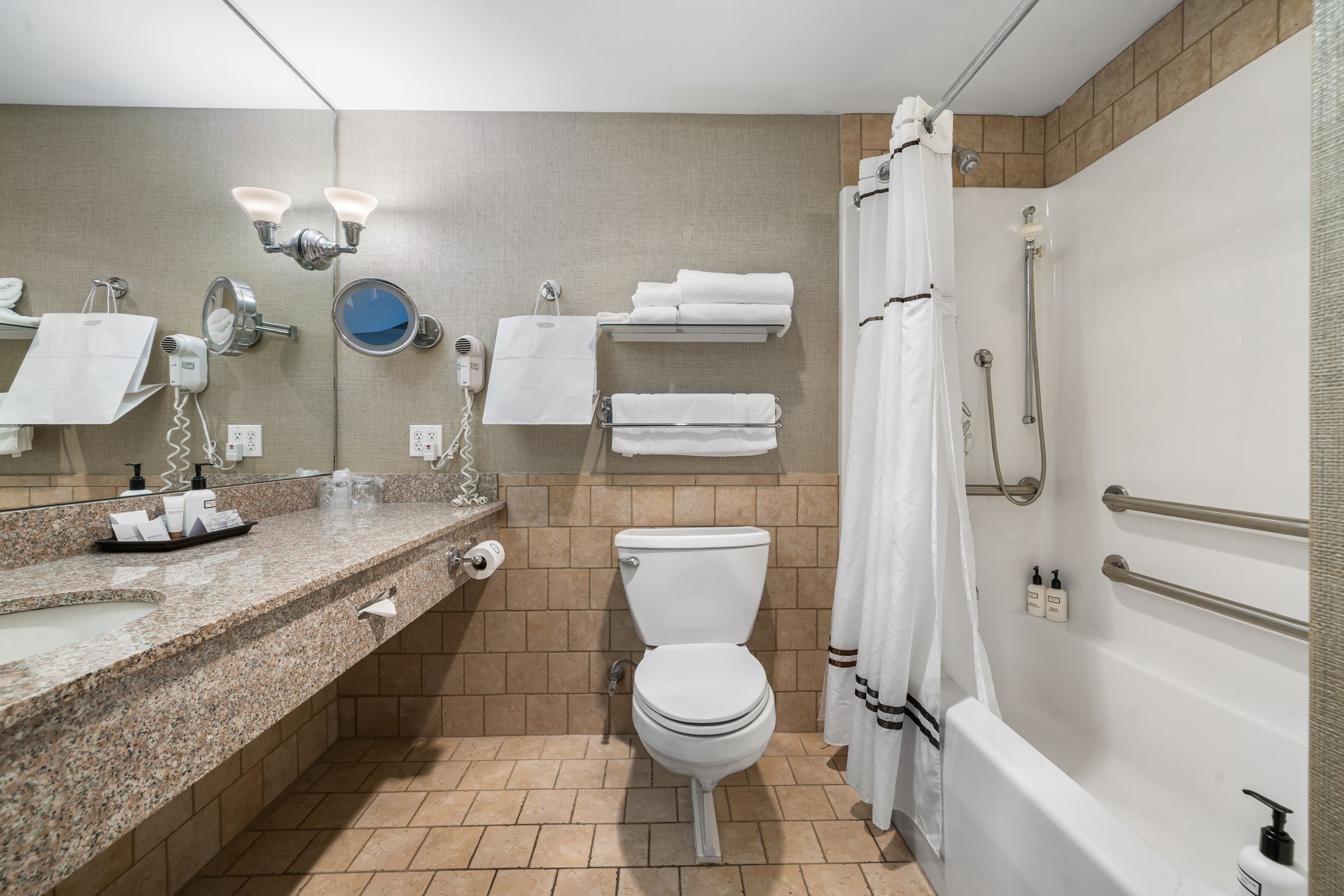Harborview Luxury King - Bathroom (2nd Floor)